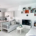 Agrampeli Home, Central, Modern, Spacious شقة *